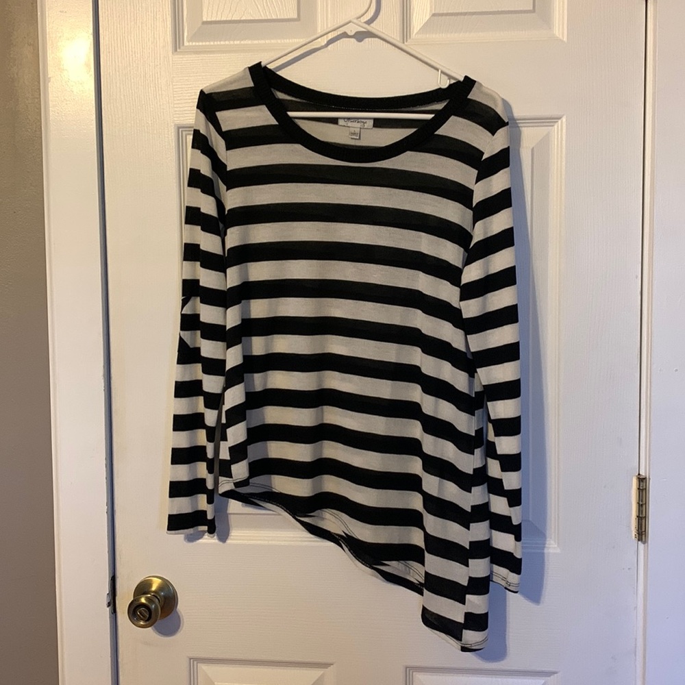 Olsenboye, Black & White Top, Stars on Elbows, Size Large, New with Tag.